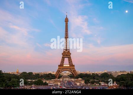 Sonnenuntergang in Paris, Frankreich, Europa mit Eiffelturm Stockfoto