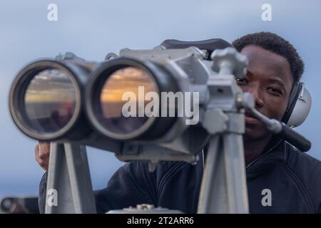 Am 31. Juli 2023 führten NASA- und DoD-Mitarbeiter den Artemis-II-Laufbahn-Recovery-Test 10 (URT-10) vor San Diego durch und nutzten den Crew Module Test Artikel, um die Verfahren zur Wiederherstellung von Raumfahrzeugen für Artemis II zu üben Stockfoto