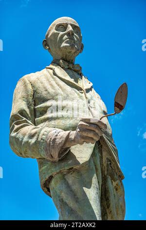 Skulptur des Maler und Philanthropen Benito Quinquela Martin im Viertel La Boca in Buenos Aires, Argentinien. Sein Rücken zum Riachuelo, Klo Stockfoto