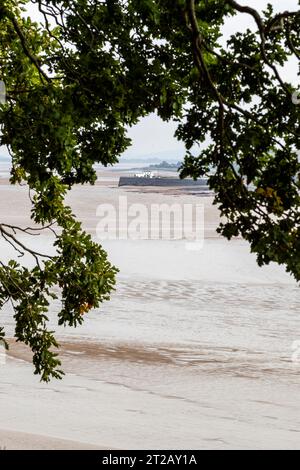 Das Dock Masters House, jetzt die SARA Station. Sharpness Docks vom Forest of Dean Side Stockfoto