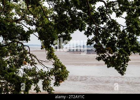 Das Dock Masters House, jetzt die SARA Station. Sharpness Docks vom Forest of Dean Side Stockfoto