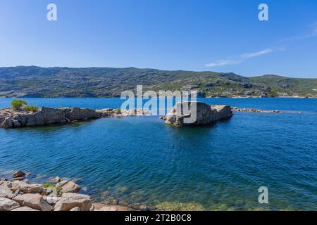 Lagoa Comprida (langer See) ist der größte See des Naturparks Serra da Estrela in Portugal. Stockfoto