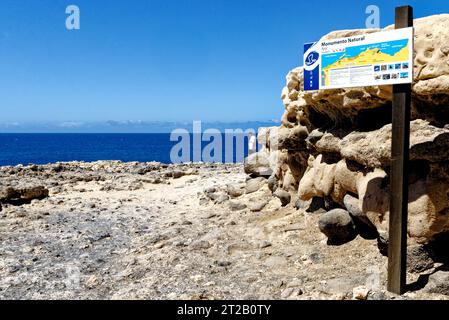 Touristisches Schild in den Höhlen in der Nähe des Küstendorfes Ajuy an der Westküste der Kanarischen Insel Fuerteventura - Ajuy, Pajara, Fuerteventura, Kanarischen Inseln Stockfoto