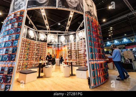 Frankfurt/Main, Deutschland. Oktober 2023. 75. Frankfurter Buchmesse / Frankfurter Buchmesse 2023: Stand der deutschen Verlagsgruppe Droemer Knaur. Quelle: Christian Lademann/LademannMedia/Alamy Live News Stockfoto