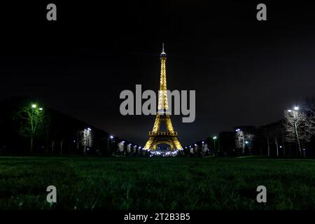 Eiffelturm, Paris, Frankreich, Europa - nachts beleuchtet Stockfoto