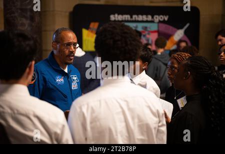 2023 nationaler Jugendgipfel des Handelsministeriums. NASA-Astronaut Alvin Drew spricht während des National Youth Summit 2023, der vom Office of Faith-Based and Neighborhood Partnerships des US-Handelsministeriums am Donnerstag, den 21. September 2023, im US-Handelsministerium in Washington veranstaltet wurde. Stockfoto