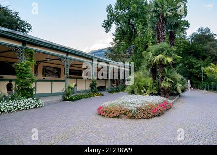 Meran, Italien - 8. August 2023: Außenansicht der Wandelhalle Stockfoto