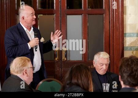 Don McCullin & Barnaby Rogerson beim Oldie Literary Lunch 17-10-23 Stockfoto