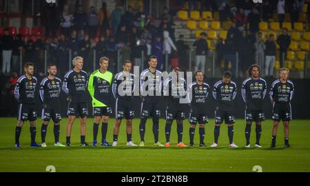 Calais, Frankreich. Oktober 2023. Spieler, die vor einem Gala-Fußballspiel zwischen Variety Club France mit verschiedenen Persönlichkeiten und einer Mannschaft von Calais für den Verein Les Pieces Jaunes am Mittwoch, den 18. Oktober 2023, in Calais, Frankreich, fotografiert wurden. Belgian Hazard gab letzte Woche seinen Rücktritt bekannt. BELGA PHOTO VIRGINIE LEFOUR Credit: Belga News Agency/Alamy Live News Stockfoto