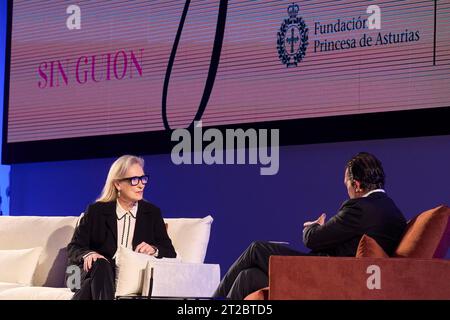 Oviedo. Spanien. 20231018 nimmt Antonio Banderas, Meryl Streep, am 18. Oktober 2023 an der Konferenz „Sin Guion“ während der Princesa de Asturias Awards 2023 im Palacio de Congresos in Oviedo, Spanien, Teil Stockfoto