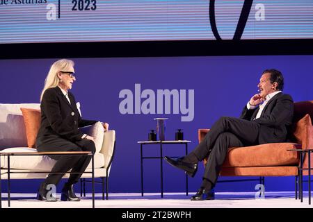 Oktober 2023, Madrid, Madrid, Spanien: Antonio Banderas, Meryl Streep nimmt an der „Sin Guion“-Konferenz während der Princesa de Asturias Awards 2023 im Palacio de Congresos am 18. Oktober 2023 in Oviedo, Spanien Teil (Foto: © Jack Abuin/ZUMA Press Wire) NUR ZUR REDAKTIONELLEN VERWENDUNG! Nicht für kommerzielle ZWECKE! Stockfoto