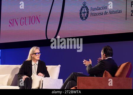 Oktober 2023, Madrid, Madrid, Spanien: Antonio Banderas, Meryl Streep nimmt an der „Sin Guion“-Konferenz während der Princesa de Asturias Awards 2023 im Palacio de Congresos am 18. Oktober 2023 in Oviedo, Spanien Teil (Foto: © Jack Abuin/ZUMA Press Wire) NUR ZUR REDAKTIONELLEN VERWENDUNG! Nicht für kommerzielle ZWECKE! Stockfoto