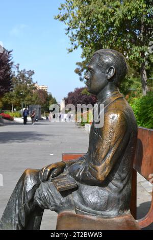 GRANADA, SPANIEN - 26. OKTOBER 2016: Statue des berühmten spanischen Dichters Federico Garcia Lorca in Granada Stockfoto