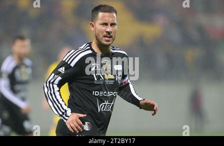 Calais, Frankreich. Oktober 2023. Belgiens Eden Hazard, das während eines Gala-Fußballspiels zwischen dem Variety Club France mit verschiedenen Persönlichkeiten und einer Mannschaft von Calais für den Verein Les Pieces Jaunes am Mittwoch, den 18. Oktober 2023, in Calais, Frankreich gezeigt wurde. Belgian Hazard gab letzte Woche seinen Rücktritt bekannt. BELGA PHOTO VIRGINIE LEFOUR Credit: Belga News Agency/Alamy Live News Stockfoto