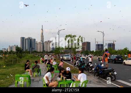 Pop-up-Café in Ho Chi Minh City für Familien mit Flying Kites Stockfoto