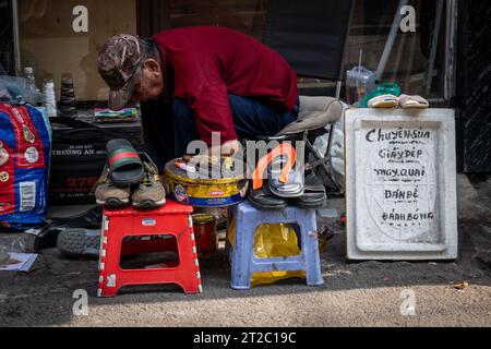 Schuhreparaturwerkstatt, Saigon, Vietnam Stockfoto