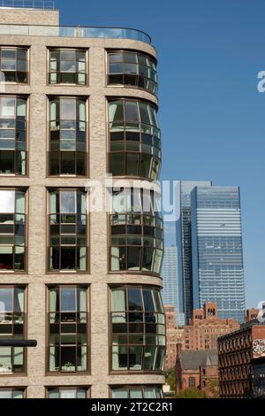 Thomas Heatherwick hat Wohntürme mit Fassfenstern entlang der High Line in W. 18. St., 2023, NYC, USA, entworfen Stockfoto