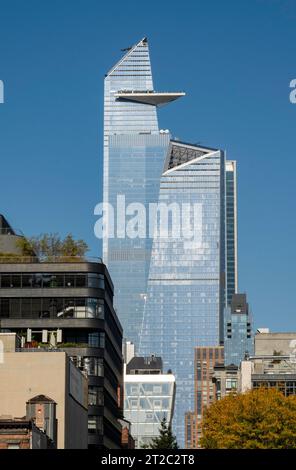 The Edge ist eine Touristenattraktion in Hudson Yards, New York City, USA, 2023 Stockfoto