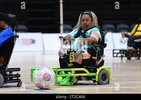 Sydney, Australien. Oktober 2023. Dimitri Liolio-Davis von der australischen Powerchair-Fußballmannschaft wird während des Spiels der FIPFA Powerchair Fußball-Weltmeisterschaft 2023 zwischen Frankreich und Australien im Quaycenter im Sydney Olympic Park, NSW Australien, in Aktion gesehen. Endstand Frankreich 1:0 Australien. Quelle: SOPA Images Limited/Alamy Live News Stockfoto