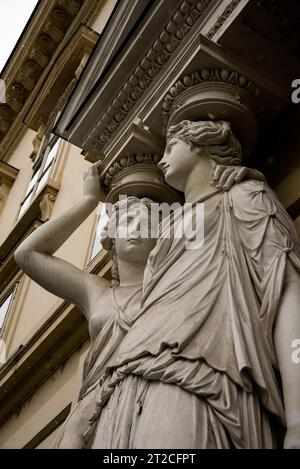 Caryatiden, Palais Pallavincini, Wien, Österreich. Stockfoto