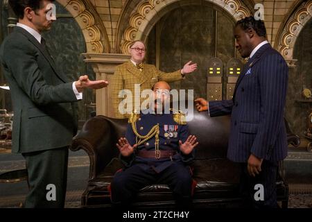 ERSCHEINUNGSDATUM: 15. Dezember 2023. TITEL: Wonka. STUDIO: Warner Bros. REGIE: Paul King. HANDLUNG: Die Geschichte konzentriert sich speziell auf den jungen Willy Wonka und wie er die Oompa-Loompas auf einem seiner frühesten Abenteuer kennenlernte. DIE HAUPTROLLEN SIND KEEGAN MICHAEL KEY, MATHEW BAYNTON, MATT LUCAS UND PATERSON JOSEPH. (Credit Image: © Warner Bros/Entertainment Pictures/ZUMAPRESS.com) NUR REDAKTIONELLE VERWENDUNG! Nicht für kommerzielle ZWECKE! Stockfoto