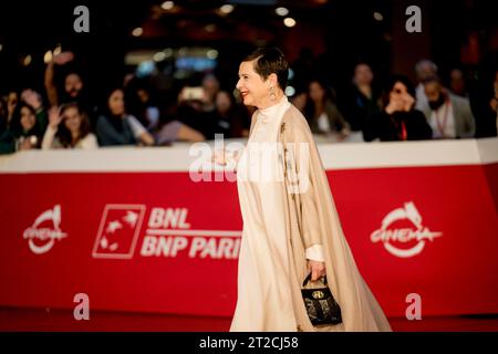 ROM, ITALIEN - 18. OKTOBER: Isabella Rossellini nimmt an der Eröffnungszeremonie Teil und „C'è Ancora Domani“ Roter Teppich des 18. ROM Filmfestivals im Auditor Stockfoto