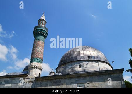 Yesil Cami (engl. „Grüne Moschee“) in Iznik, Türkei (antike Stadt Nicäa oder Nicea). Gebaut in 1392 n. Chr. Frühe Beispiele für osmanische türkische Architektur. Stockfoto