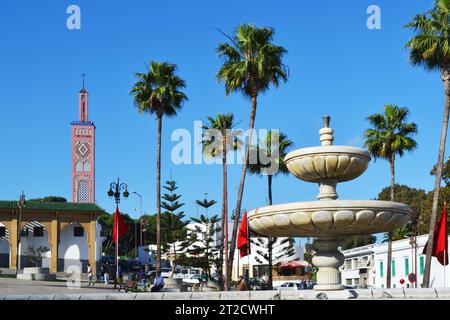 TANGER, MAROKKO - 9. NOVEMBER 2015: Brunnen am Grand Socco (offiziell bekannt als Place du Grand 9 Avril 1947), einem Platz in Tanger. Stockfoto