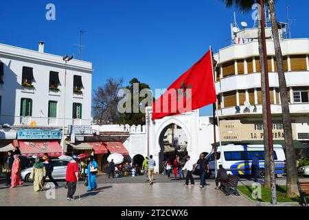 TANGER, MAROKKO - 9. NOVEMBER 2015: Blick auf den Grand Socco (offiziell bekannt als Place du Grand 9 Avril 1947), einen Platz in Tanger Stockfoto