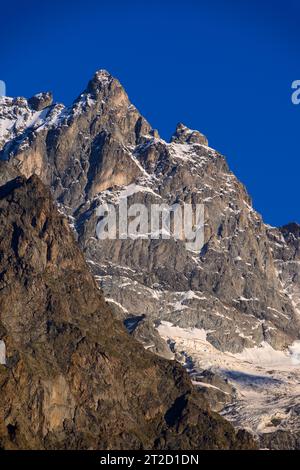 La Grave La Meije Ski-Resort abseits der Pisten, einzigartig in den Alpen mit einzeln gepflegtem Abhang auf dem Gletscher, Freeride, Blick auf den Gipfel La Meije, Massif des Ecrins, H Stockfoto