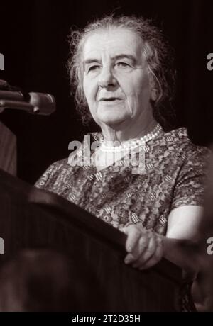 Israels Premierminister Golda Meir (1898-1978) sprach 1969 im Waldorf-Astoria Hotel in New York City. (USA) Stockfoto