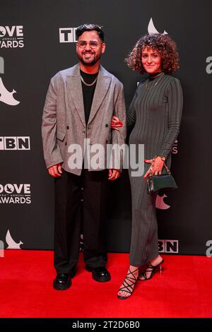 Nashville, Tennessee, USA, 17. Oktober 2023. Auf dem roten Teppich während des 54. Jährlichen GMA Dove Awards in der Allen Arena der Lipscomb University (Foto: Marty Jean-Louis) Stockfoto