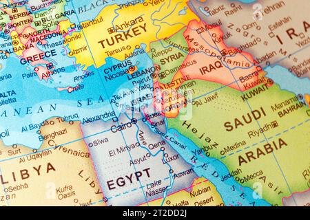 Weltkarte der Länder des Nahen Ostens Israel, Palästina, Jordanien, Irak, Ägypten, Saudi-Arabien, Syrien, Libanon, Sinai, Jerusalem, Tel Aviv im Nahfokus. Stockfoto