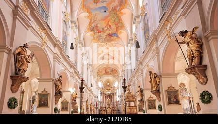 Das Innere der Peterskirche ist eine römisch-katholische Pfarrkirche im Zentrum der Münchner Stadt in Bayern Stockfoto