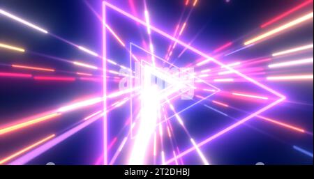 Abstrakter violetter Energie futuristischer Hi-Tech-Tunnel aus fliegenden Dreiecken und Linien Neonmagie leuchtender Hintergrund. Stockfoto