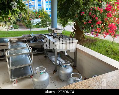 Offene Küche in einem All-Inclusive-Hotel in einem touristisch warmen tropischen Urlaubsparadies. Stockfoto