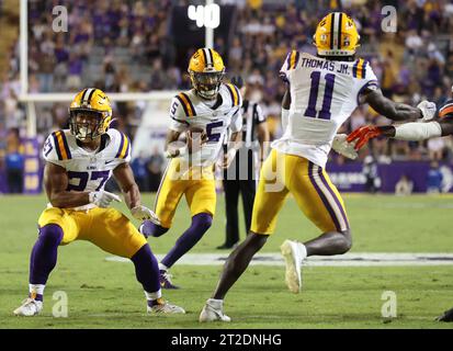 LSU Tigers Quarterback Jayden Daniels (5) während eines Fußballspiels der Southeastern Conference im Tiger Stadium in Baton Rouge, Louisiana am Samstag, den 14. Oktober 2023. (Foto: Peter G. Forest/SIPA USA) Stockfoto