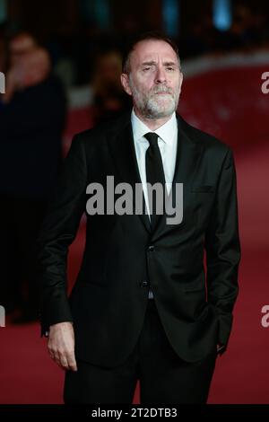 Rom, Italien. Oktober 2023. Valerio Mastandrea nimmt am 18. Oktober 2023 an der Eröffnungszeremonie des 18. Rom Film Festivals im Auditorium Parco Della Musica in Rom Teil (Foto: Fabrizio Corradetti/LiveMedia) Credit: Independent Photo Agency Srl/Alamy Live News Credit: Independent Photo Agency/Alamy Live News Stockfoto