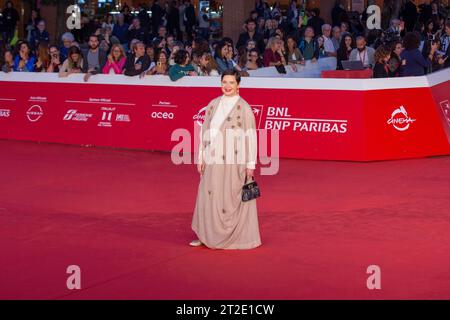 18. Oktober 2023, Rom, Italien: Schauspielerin Isabella Rossellini nimmt am 18. Oktober 2023 am roten Teppich des Eröffnungsnacht der 18. Ausgabe des Filmfestivals in Rom Teil (Credit Image: © Matteo Nardone/Pacific Press via ZUMA Press Wire). Nicht für kommerzielle ZWECKE! Stockfoto