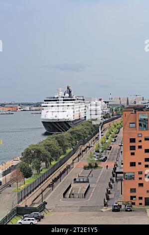 Hafenblick auf dem Langelinie Pier mit dem Verankerungsschiff VASCO da GAMA von der Reederei Nicko Cruises und Europa Nassau von Hapag-Lloyd Cruises Stockfoto