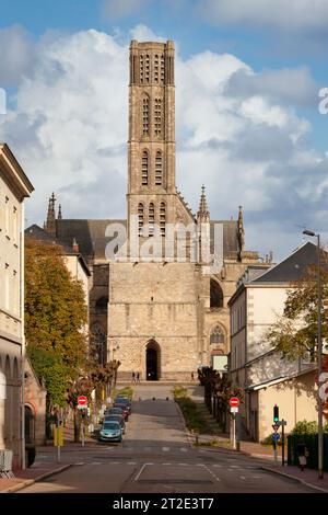 Limoges, Frankreich – 09. November 2019: Die Kathedrale von Limoges (französisch Cathédrale Saint-Etienne de Limoges) ist eine römisch-katholische Kirche in Limoges, Fra Stockfoto