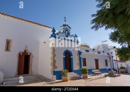 Igreja do Divino Salvador, Kirche aus dem 16. Jahrhundert in Alvor, Algarve, Portugal, Europa Stockfoto