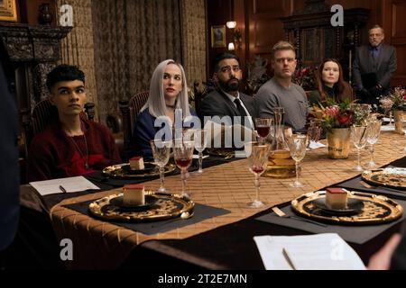 MARK HAMILL, KATE SIEGEL, SAURIYAN SAPKOTA, SAMANTHA SLOYAN, RAHUL KOHLI UND MATT BIEDEL IM FALL DES HAUSES DER AMTSDIENER, REGIE: MIKE FLANAGAN. Episode 1x1. Quelle: UNERSCHROCKENE BILDER/Album Stockfoto