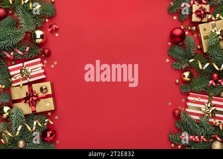Roter Weihnachtshintergrund mit doppelter Seitenkante Stockfoto