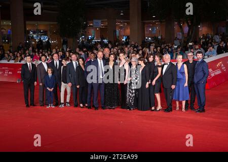 Rom, Italien. Oktober 2023. Die Besetzung des Films „C'è ancora domani“ nimmt am 18. Oktober 2023 am roten Teppich der Eröffnungsnacht des Rome Film fest Teil (Foto: Lev Radin/Pacific Press) Credit: Pacific Press Media Production Corp./Alamy Live News Stockfoto