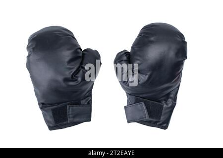 Ein Paar schwarze Boxhandschuhe aus Leder isoliert auf weißem Hintergrund. Stockfoto