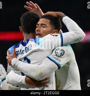 London, Großbritannien. Oktober 2023. 17. Oktober 2023 - England gegen Italien - Qualifikation zur EM 2024 - Wembley Stadium. Der Engländer Marcus Rashford feiert sein Tor mit Jude Bellingham. Bild : Mark Pain / Alamy Live News Stockfoto