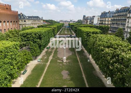 Luftbild des Marco Polo Gartens in Paris. PARIS, FRANKREICH - 30. APRIL 2019 Stockfoto