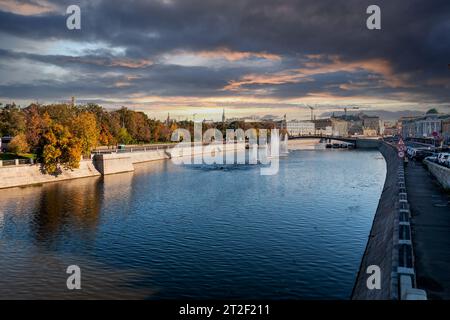 23. September 2015, Moskau, Russland. Historische Gebäude wie Kreml, Roter Platz, St. Basilius Chruch aus Moskau Stadt. Stockfoto