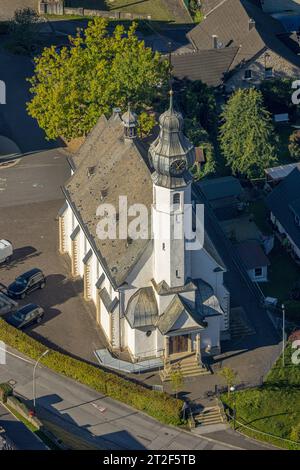 Luftbild, Kath. St. Nikolaus-Kirche, Beckum, Balve, Sauerland, Nordrhein-Westfalen, Deutschland ACHTUNGxMINDESTHONORARx60xEURO *** Luftansicht, katholische Nikolauskirche, Beckum, Balve, Sauerland, Nordrhein-Westfalen, Deutschland ATTENTIONxMINESTHONORARx60xEURO Stockfoto